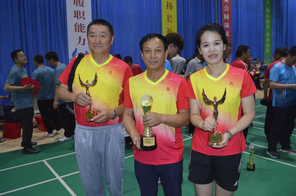 我校在黑龙江省第七届"三级"人大代表乒乓球友谊赛中喜获佳绩